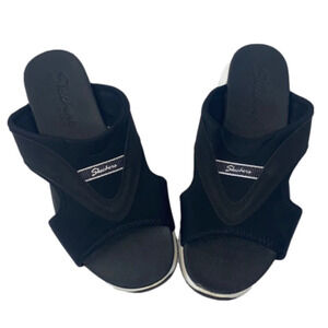 Skechers yoga foam black white chunky d’lite sandals size 9 perfect condition.